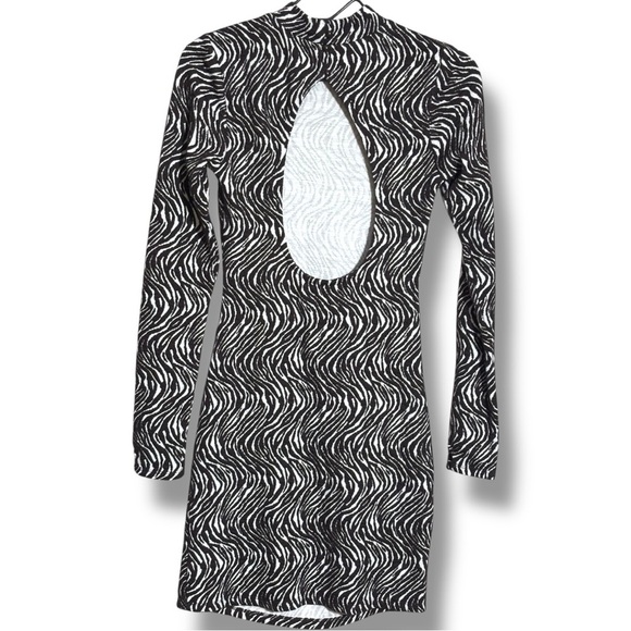 Chic Dark Brown and White Zebra Pattern  Cutout Back and Sides Long Sleeve Dress - Picture 7 of 16